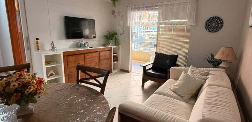 Apartamento com 2 Dormitórios Mobiliado e Decorado na Praia de Bombas