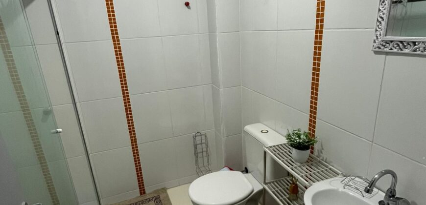 Apartamento à Venda na Praia de Bombas com 2 Dormitórios – R$ 800.000