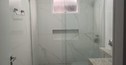 Excelente Casa na Praia de Bombas com 4 Dormitórios Por R$ 1.500.000