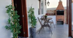 Excelente Casa na Praia de Bombas com 4 Dormitórios Por R$ 1.500.000